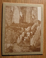 19451 Eb. Fotografia Su Cartoncino Epoca Gruppo Persone Scalinata Abbazia Sacra Di San Michele Val Di Susa Inizio '900 - Luoghi