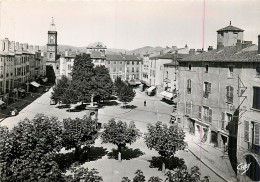 63* ISSOIRE  Place De La Reublique  (CPSM 10x15cm)     RL18,0480 - Issoire