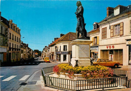 60* LIANCOURT Place De Laroche Foucauld  (CPM 10x15cm)    RL18,0310 - Liancourt