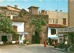 64* ST JEAN PIED DE PORT  Place Du Marche (CPM 10x15cm)     RL18,0579 - Saint Jean Pied De Port