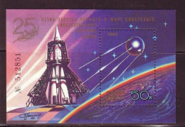 (!) 1982 Russia , MNH, 25th Anniv. Of The Launch Of The First Soviet Satellite   MNH  BLOCK - Ungebraucht