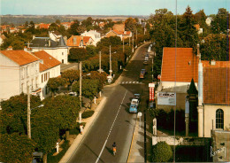 77* COMBS LA VILLE   Av De La Republique  (CPM 10x15cm)  RL18,1438 - Combs La Ville