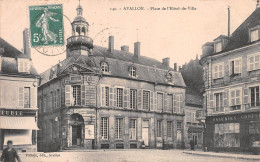 89 AVALLON   La Place De La Mairie    (Scan R/V) N° 32 \MR8004 - Avallon