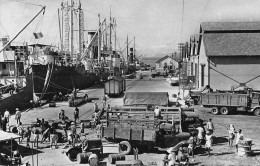 GUINEE Conakry  Longs Courriers Au Port Steamer Cargo à Quai WARF éd Constantin   (Scan R/V) N° 27 \MR8001 - Guinée Française