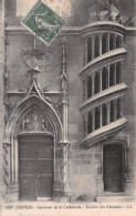 58  NEVERS Escalier Des Chamoines Intérieur De La Cathédrale  éditions L.L   (Scan R/V) N° 16 \MR8001 - Nevers