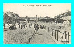 A904 / 011 60 - CHANTILLY Place De L'Hospice Condé - Chantilly