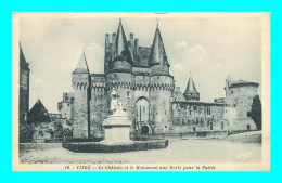 A900 / 535 35 - VITRE Chateau Et Monument Aux Morts Pour La Patrie - Vitre