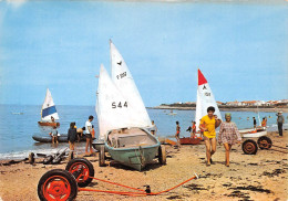 85  BRETIGNOLLES SUR MER école De Voile Plage Du Marais Girard    (Scan R/V) N°   46   \MR8026 - Bretignolles Sur Mer