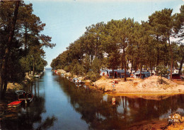 40  BISCAROSSE étang De Cazaux Et Sanguinet Camping De Navarrosse       (Scan R/V) N°  38   \MR8025 - Biscarrosse