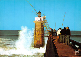 40   CAP BRETON    Le Phare Par Gros Temps    (Scan R/V) N°    36    \MR8023 - Capbreton