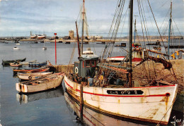 29   CAMARET SUR MER Chalutier Devant Le Sillon    (Scan R/V) N°  57   \MR8027 - Camaret-sur-Mer