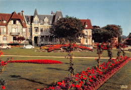 14  CABOURG  Jardins Du Casino Et Les Villas               (Scan R/V) N°    20   \MR8044 - Cabourg