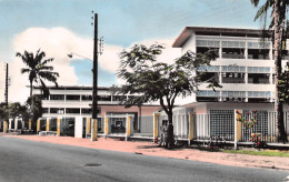 CAMEROUN  DOUALA    Le Lycée            (Scan R/V) N°    56   \MR8053 - Cameroun