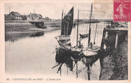 14    Courseulles-sur-Mer  Barques De Pêche Dans L'avant Port     (Scan R/V) N°   9   \MR8050 - Courseulles-sur-Mer