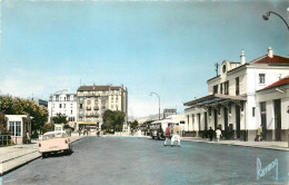 95* ARGENTEUIL  La Place De La Gare  (CPSM Format 9x14cm)      RL29,1599 - Argenteuil