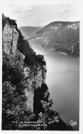 01  NANTUA  Lac Et Grand Rocher édition CAP (Scan R/V) N°   28   \MR8059 - Nantua