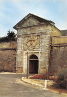 17  Île De Ré   SAINT MARTIN DE Ré  La Porte Du Pénitencier  Prison Centrale   (Scan R/V) N°  43   \MR8075 - Saint-Martin-de-Ré