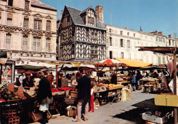 17  LA ROCHELLE  La Place Du Marché        (Scan R/V) N°   14   \MR8074 - La Rochelle