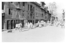 NEPAL KATMANDOU Rue Du Commerce à THAMEL, En 1984  Katmandhu Katmandu KATHMANDU N°  73 \MR8073 - Népal