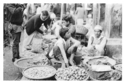 NEPAL KATMANDOU Marchande De Légumes  Chittadhar Marg Mahaboudha En 1984  Katmandhu  Katmandu KATHMANDU N°  69 \MR8073 - Népal