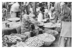 NEPAL KATMANDOU Marchande De Légumes  Chittadhar Marg Mahaboudha En 1984  Katmandhu  Katmandu KATHMANDU N°  70 \MR8073 - Népal