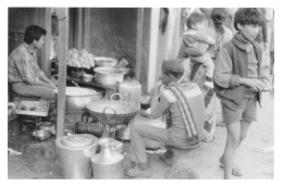 NEPAL KATMANDOU Préparation Du Dal Bhat à THAMEL   Année 1984  Katmandhu  Katmandu KATHMANDU N°  59  \MR8073 - Népal