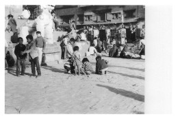 NEPAL KATMANDOU Enfants Devant Lion Blanc De DURBAN  Année 1984  Katmandhu  Katmandu KATHMANDU N°  36   \MR8073 - Nepal