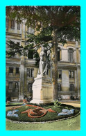 A891 / 461 16 - ANGOULEME Dans Le Square De L'Hotel De Ville Statue De Marguerite De Valois - Angouleme