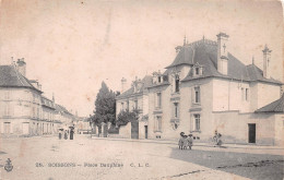 02  SOISSONS    Place Dauphine            (Scan R/V) N°  55   \MR8084 - Soissons