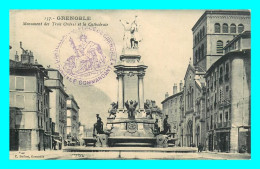 A883 / 119 38 - GRENOBLE Monument Des Trois Ordes Et La Cathédrale - Grenoble