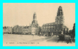 A882 / 161 62 - CALAIS Place D'Armes Et Beffroi - Calais