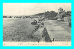 A882 / 069 58 - NEVERS La Tour Goguin Et Pont Du Chemin De Fer - Nevers