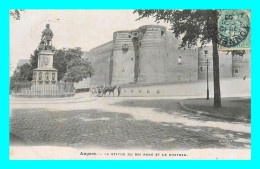 A881 / 555 49 - ANGERS Statue Du Roi René Et Chateau - Angers