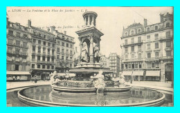 A874 / 199 69 - LYON Fontaine Et Place Des Jacobins - Autres & Non Classés
