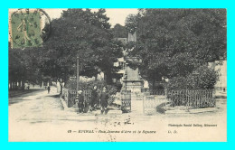 A876 / 189 88 - EPINAL Rue Jeanne D'Arc Et Le Square - Epinal