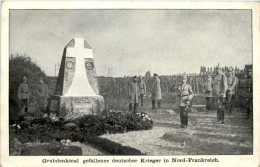 Grabmal Gefallener Deutscher Krieger In Nord-Frankreich - Feldpost 10. Bayer Inf Division - Monuments Aux Morts