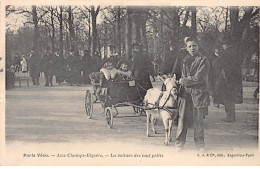 PARIS Vécu - Aux Champs Elysées - La Voiture Des Tous Petits - Très Bon état - District 08