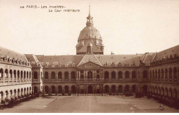 PARIS - Les Invalides - La Cour Intérieure - Très Bon état - Paris (07)