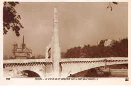PARIS - La Statue De Sainte Genviève Sur Le Pont De La Tournelle - Très Bon état - District 04