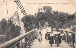 PARIS - Buttes Chaumont - Sur Le Pont Suspendu - Très Bon état - Arrondissement: 19