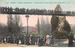 PARIS - Buttes Chaumont - Les Bords Du Lac Et Le Pont Suspendu - Très Bon état - Paris (19)