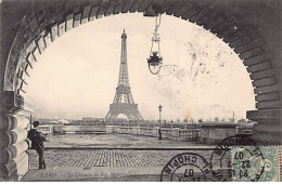 PARIS - Le Chemin De Fer Métropolitain - Tour Eiffel - Très Bon état - Distretto: 07