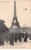 PARIS - La Tour Eiffel, La Grande Roue, La Foule Au Champ De Mars - Très Bon état - Paris (07)