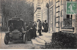 PRESLES - La Saint Hubert - Arrivée Des Invités Au Château - Très Bon état - Presles