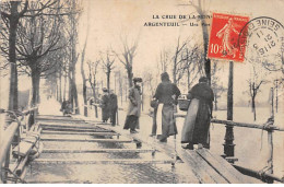 ARGENTEUIL - La Crue De La Seine - Une Passerelle - Très Bon état - Argenteuil