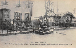 ARGENTEUIL - Inondations De 1910 - Le Facteur Effectuant Sa Dangereuse Distribution - Très Bon état - Argenteuil