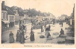 COURTENAY - La Place, Le Jour Du Marché - Très Bon état - Courtenay