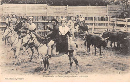 Une Ferrade En Camargue - Gardiens Et Taureaux - Très Bon état - Otros & Sin Clasificación