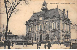 IVRY SUR SEINE - Hôtel De Ville Et Kiosque - Très Bon état - Ivry Sur Seine