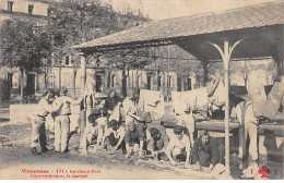 VINCENNES - Le Vieux Fort - Cour Intérieur, Le Lavoir - Très Bon état - Vincennes